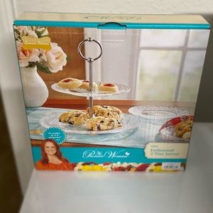 Pioneer Woman Cassie Embossed 2-Tier Server